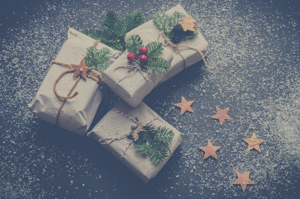 Cadourile pe ultima clipă pot fi stresante. Achiziționați din timp și beneficiați de un Crăciun fără stres.